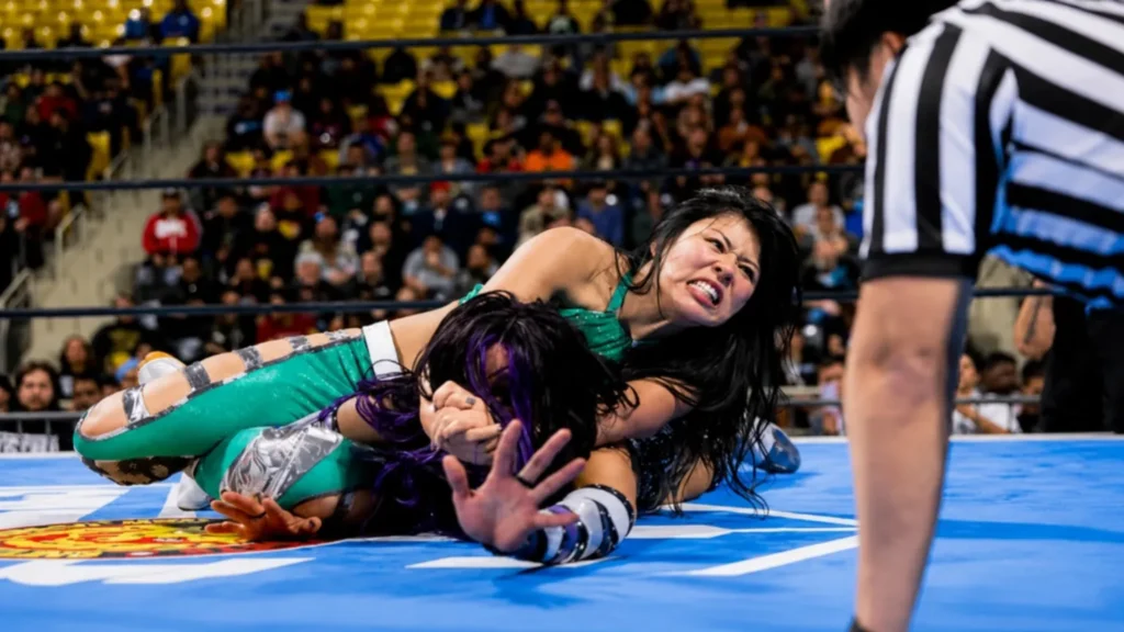 Hazuki locks in a submission hold on Mercedes Moné during their Owen Hart Foundation Cup semifinal match at AEW Dynamite.